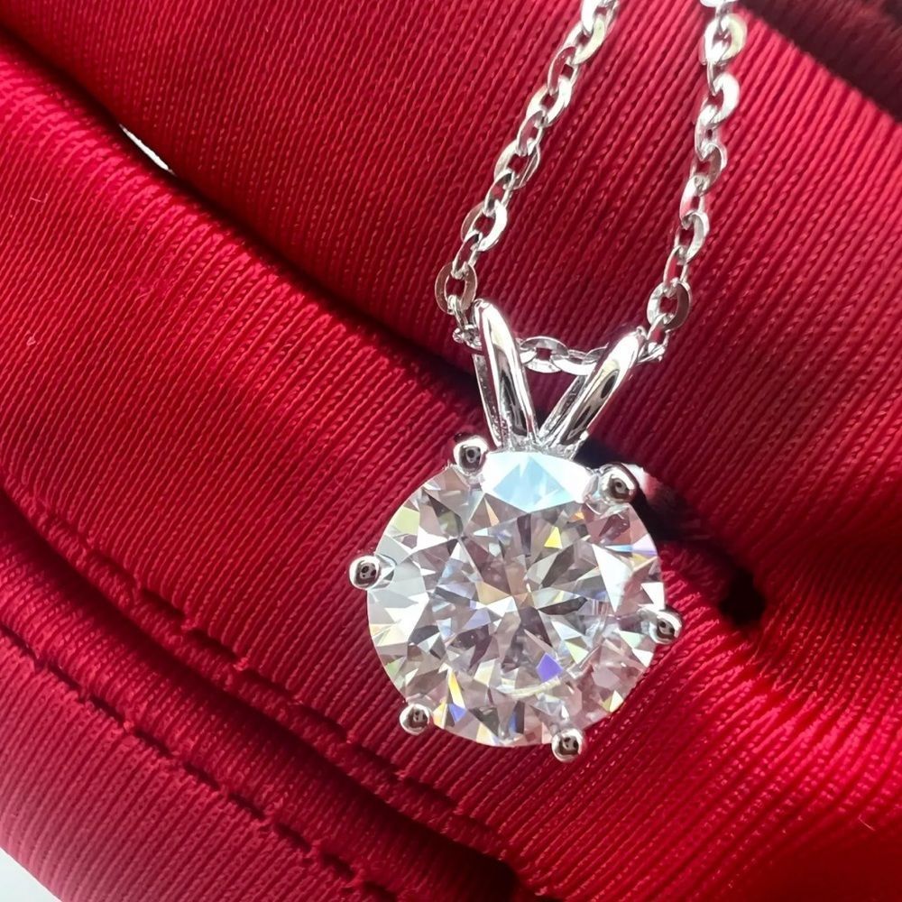 3ct round brilliant cut  necklace